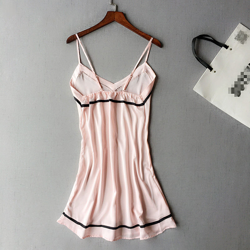 女人太丰满怎么了?睡衣穿在家一样能举手投足充满女神范，美腻了