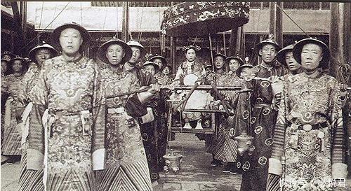  『保守派』光绪皇帝最恨的人不是慈禧竟是他，临死前挣扎写下了此人名字