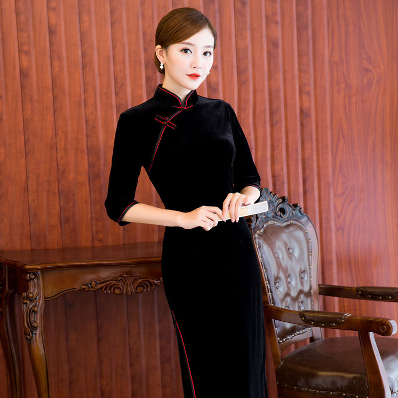 有一种美叫“旗袍”，立秋已到，42岁老婆穿旗袍，简直美若天仙