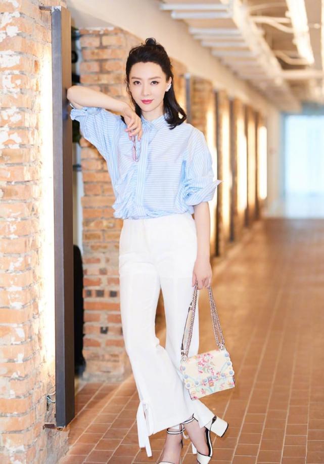 陈数的最美身材照，图三干练十足，图四让我看了莫名心跳加速