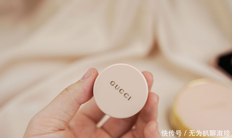 「复古」首推粉饼!GUCCI Beauty全新彩妆,超美复古粉金包装