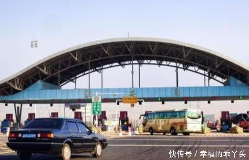  高速■在高速服务区，到底能不能停车睡觉？