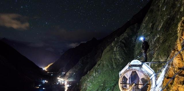 悬崖峭壁上的酒店床下就是悬崖,住一晚要2000元!