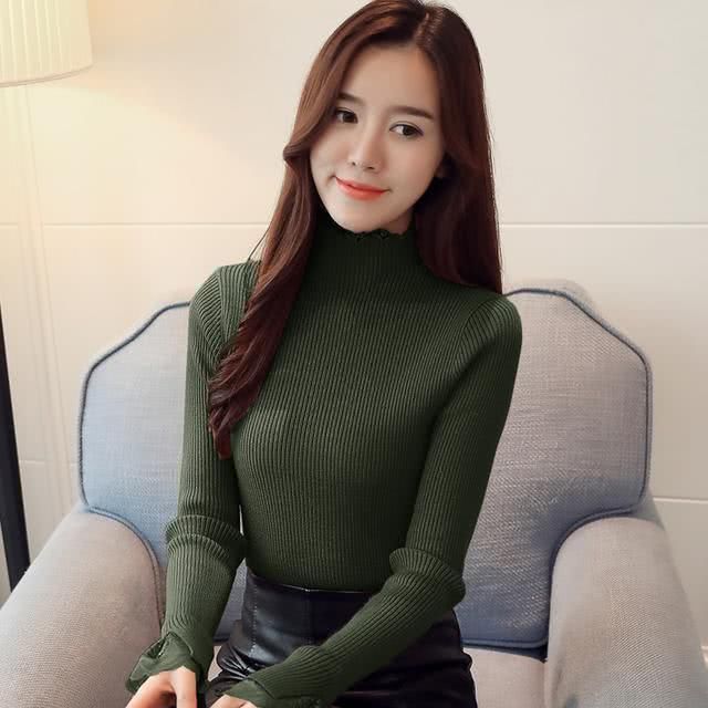 女人尽量别要的打底裤配大衣，今年流行这样的针织衫，美翻了！