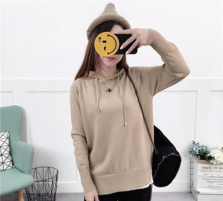 马上就到中秋，别买风衣了！今年流行穿洋气卫衣，显瘦显嫩超养眼