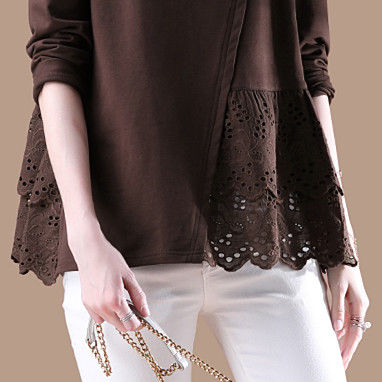 新流行一种时尚:卫衣+牛仔裤，瞧瞧这款，51岁妈妈穿减龄超美