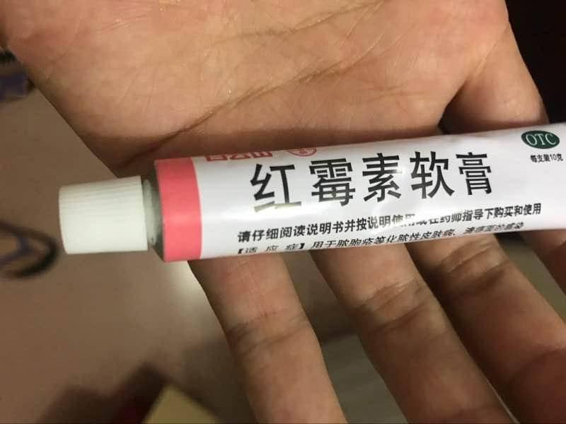 红霉素只要一支擦脸,学会方法,脸上斑点消失,皮肤白净透亮