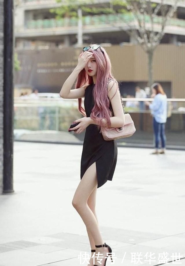  [肤白]街拍：肤白貌美大长腿的各色美女，点燃夏日街头激情