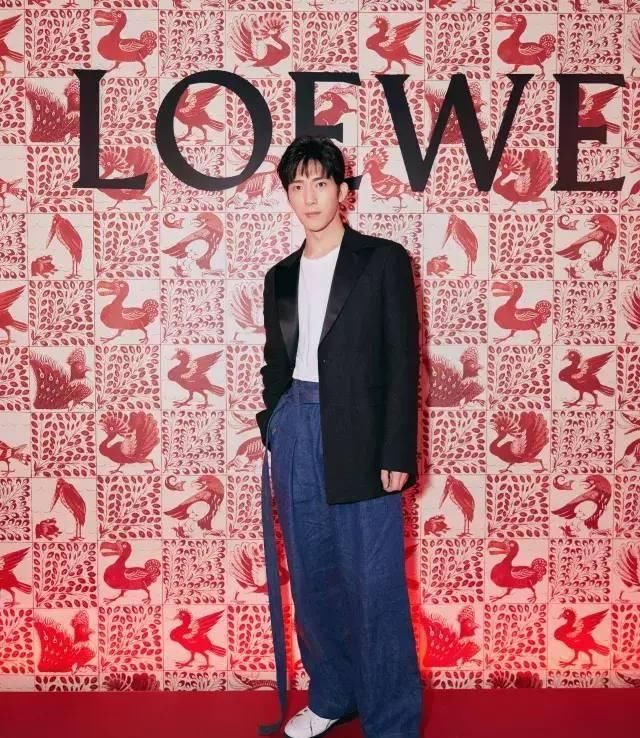  『新装』LOEWE是如何做到＂独树一帜“的？来看看它的20春夏新装!