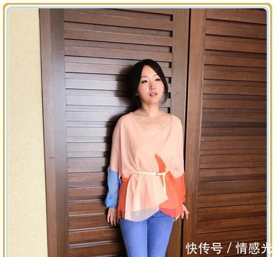杨钰莹人老心不老！47岁挑战超短小热裤，网友这双腿布满了岁月