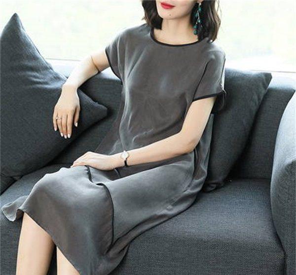 三伏天别穿旗袍了!试试今年流行的“铜氨丝裙”,高贵减龄还不贵