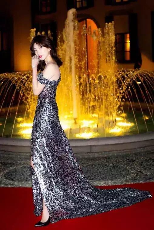 江疏影心真宽，网友:还敢再叉宽点吗?