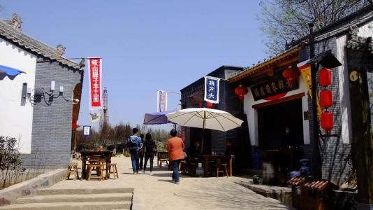 中国又一景区衰败，一碗素面30元，店铺为何批量倒闭？令人深思