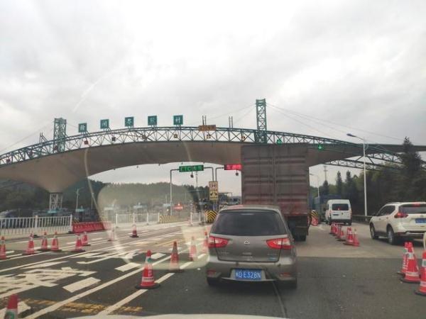 春运见闻：有人塞满后备箱，有人感叹服务区泡面不再天价