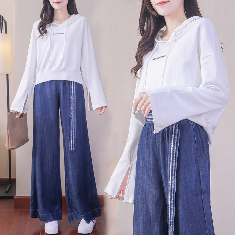 中秋没一件像样的衣服怎么行?这款初秋新款“金丝绒”，减龄拉风