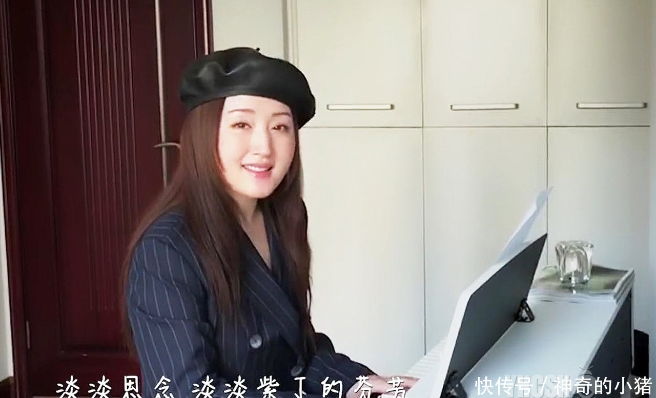 「杨钰莹」杨钰莹现身深圳外国语学校云课堂,教唱《我在春天等你》,好暖人