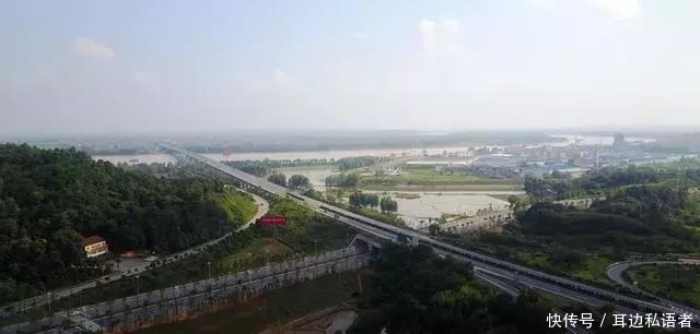 湖南桃源县最大的镇，紧邻常德市区，名字很多人不会读