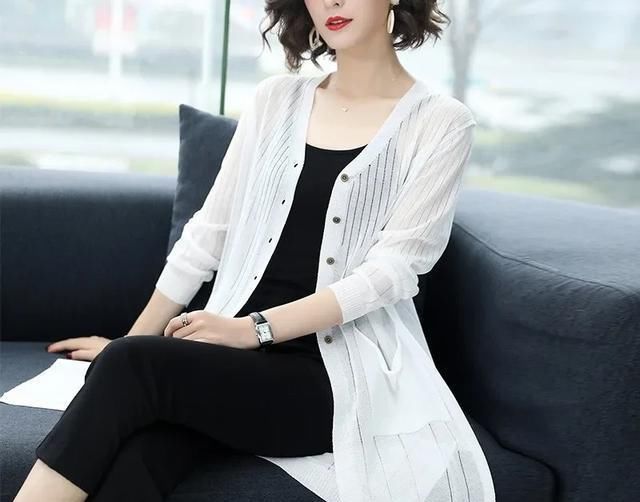  『版型』女人过了40岁衣服别乱穿,今年流行的连衣裙,减龄又有女人味!