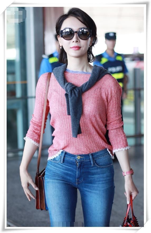 没陈数的气质真别把外套当围脖，像沈梦辰这样系成大妈就尴尬了!