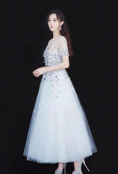 范冰冰薄纱裙明艳动人,未修图好显胖,网友:没有对比就没有差距