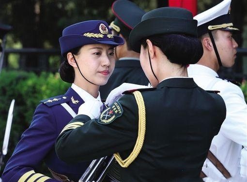 中国最美女兵，首次亮相时惊艳了全世界！