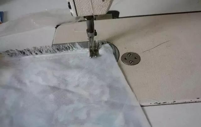  碎花■我买了一条粉色碎花的波西米亚风格的两穿长裙,配什么衣服和鞋子...
