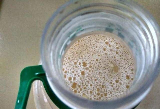  花生麸■节日期间，我们在家里做花肥，它充满了生育能力