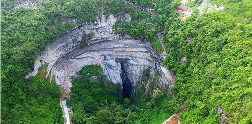 震撼！全国首个天坑大剧场！还有悬空天梯、悬崖泳池，就在融水附