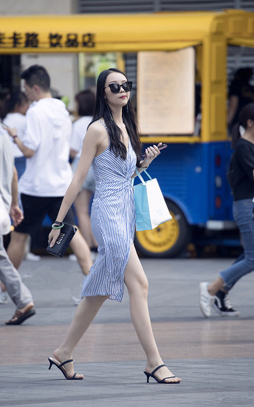 街拍路人，个性出众的时尚穿搭参考，让你洋气十足，魅力飙升