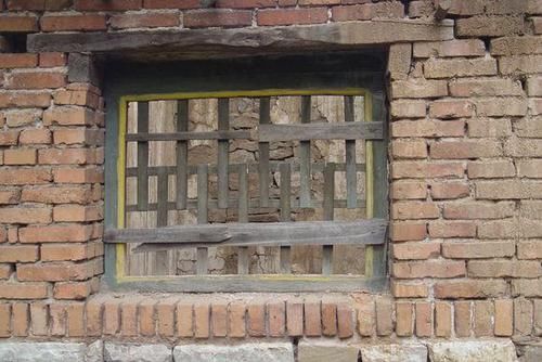 爷爷只给他留了一套破屋，被乡亲嘲笑，改造后却让人眼红了