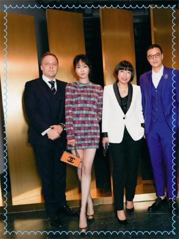 当白百何与毛晓彤同穿针织格纹裙，才知道保守和豪放差距有多么大