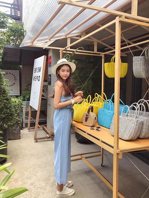 人像摄影：拍照时尽量展现模特的修长美腿，给人别样的性感与韵味