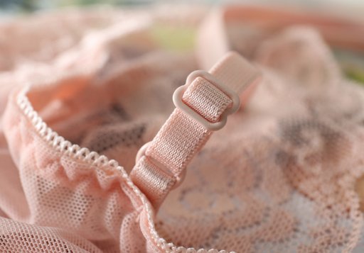 还在穿“秋衣布料”的睡衣?国产材料“蕾冰丝”,穿在身上太迷人