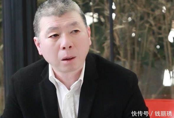 冯小刚被曝机场发飙怼女服务员，看了真正的原因，网友对不起