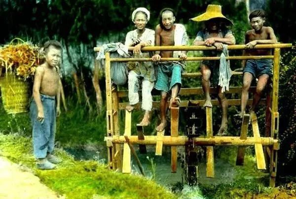 珍贵老照片再现1917年的四川社会:图一为龙头桥，图六为抽烟道长