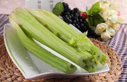 「果子」1种果树，结出的果子像“小苹果”，颜色奇特，小时候会去摘！