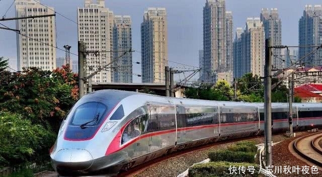 外国游客乘中国高铁,说有两个优点和两个缺点,网友:说的很对