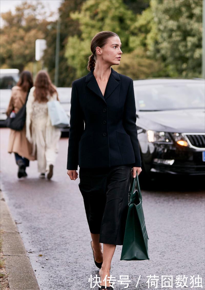  【收割】今年复古风潮来袭，get纪梵希经典小黑裙穿搭技巧，收割高级魅力