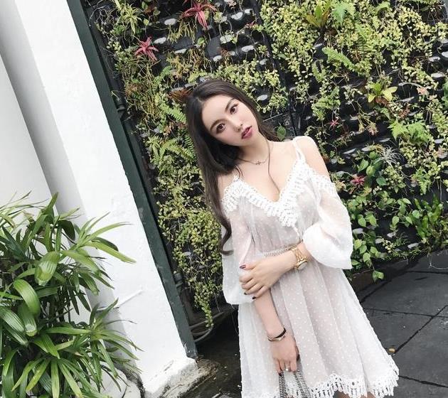 厌倦了阔腿裤套装，不妨多试试这样的吊带连衣裙！清新甜美超仙儿