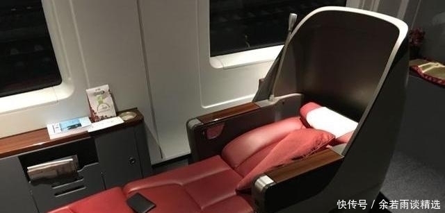 印度夫妻首次坐中国高铁,刚上高铁就愣住了,一脸不敢相信