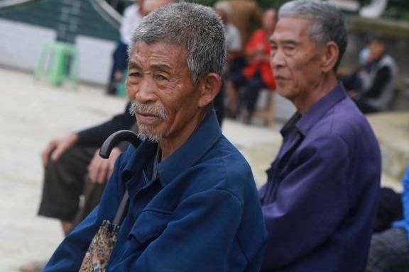 农民公粮没白交！国家给出4个养老举措，农民有福了！