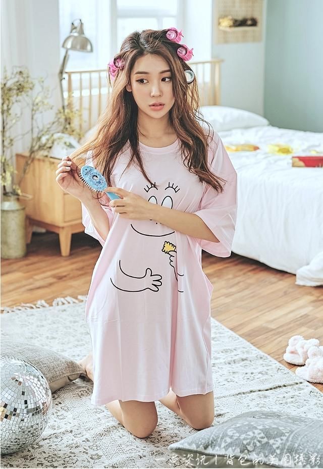 人像摄影：清新靓丽的服装，让小姐姐看上去更加清凉与性感