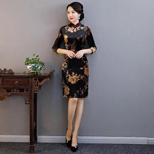 穿衣不要太随便，复古中式旗袍给你十足贵气！v