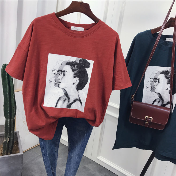 盈满盛夏的活力，把T恤当作时尚主题，演绎年轻的光景