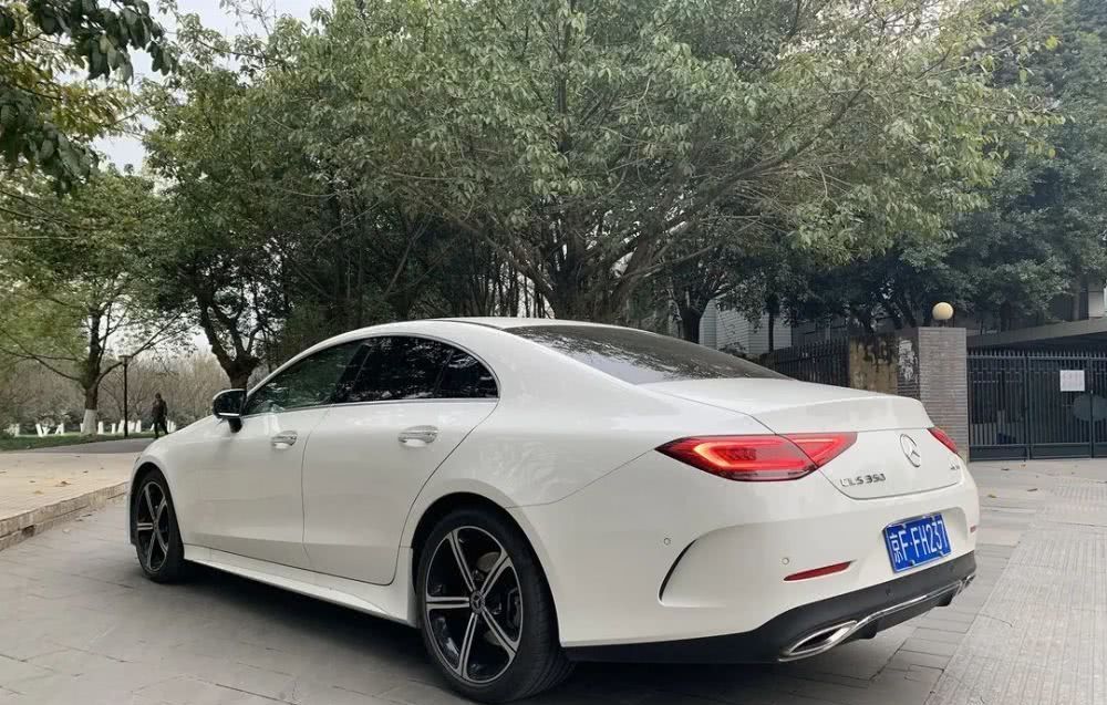  『动力』评测奔驰CLS3504MATIC80万买台四缸的四门轿跑车到底“疯不疯”