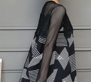 女人就算再没钱，也别错过这娃娃衫，特适合70后女人，遮肚显瘦