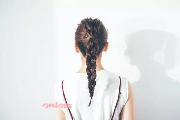 时尚｜明明选对款式还是穿不美连衣裙？可能是“它”的锅……