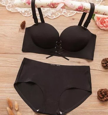 好身材要显摆，聚拢套装+蕾丝，让你女人味十足