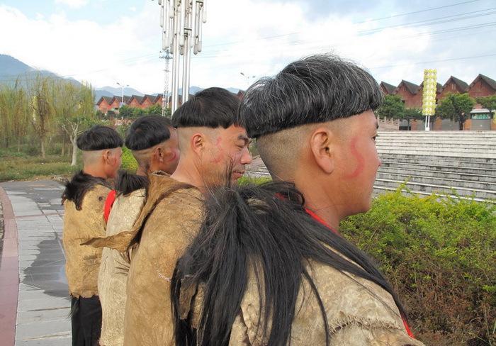 男生自以为很酷，其实很土的3种发型，尤其第一种，让女生很反感