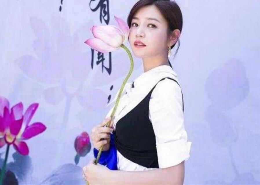 内衣外穿不可怕，谁胸大谁尴尬